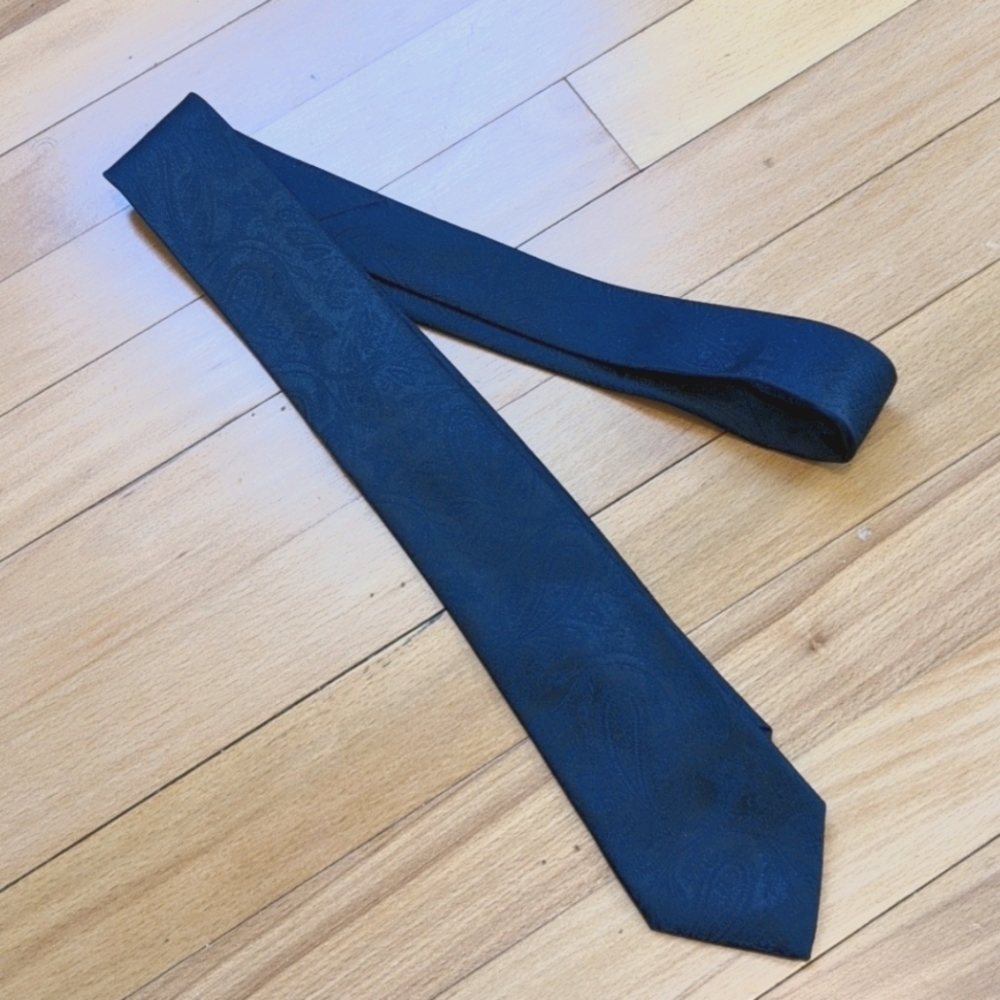Mens paisley navy tie